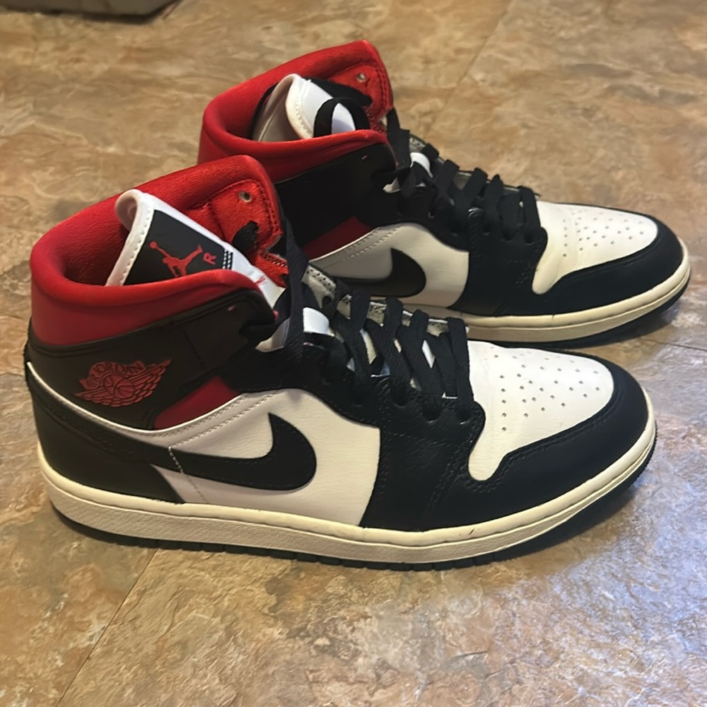 Nike Air Jordan 1 Mid Black/Gym Red